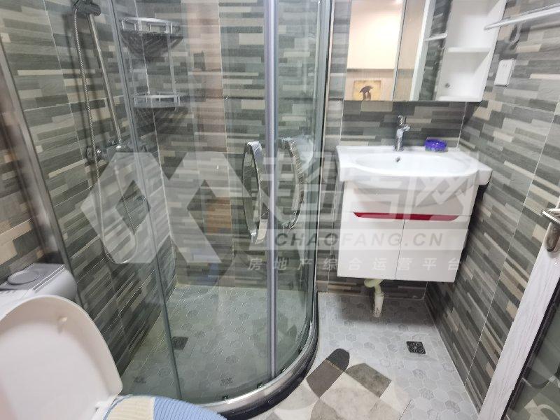绿地中心（商住楼）出租房厨房及卫生间