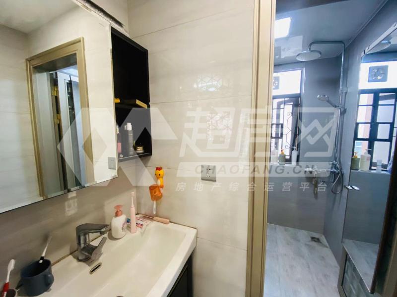 敏捷畔海御峰（B区）二手房厨房及卫生间