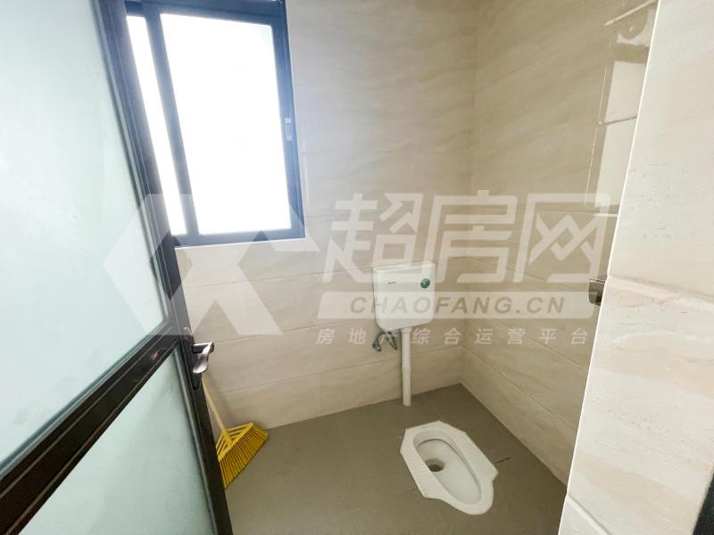 万邦商业广场出租房厨房及卫生间
