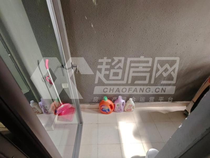 新城湾畔二手房阳台