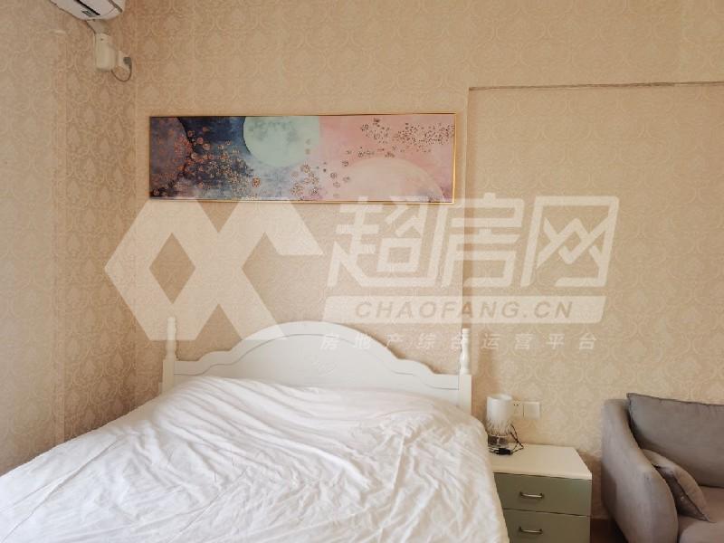 中怡名都广场二手房卧室