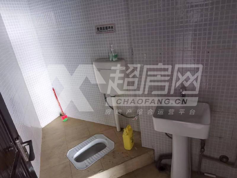 凯茵花园二手房厨房及卫生间