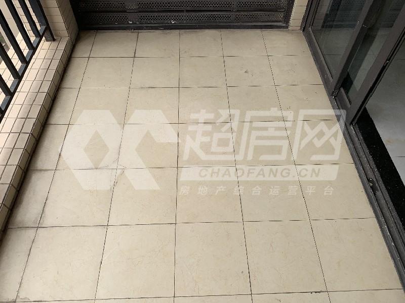 深业城三期二手房阳台