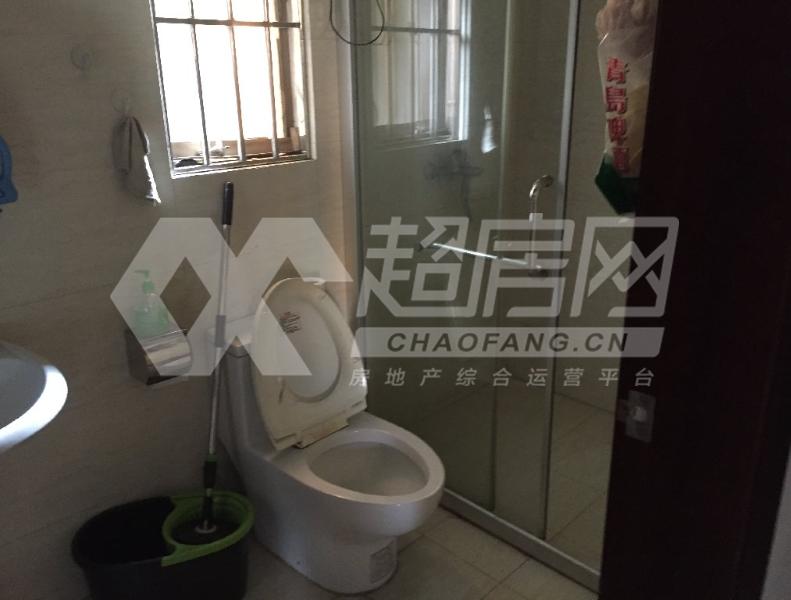 日高卡卡二手房厨房及卫生间