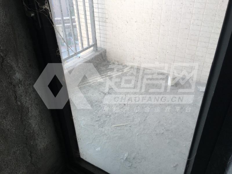 颐澳领地园二手房阳台