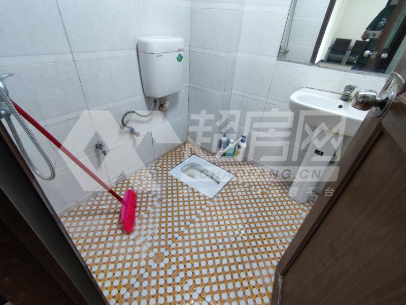 银骏豪庭二手房厨房及卫生间