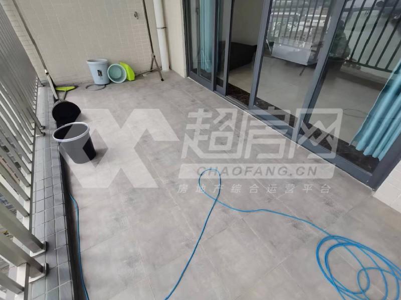 金湾豪庭二手房阳台