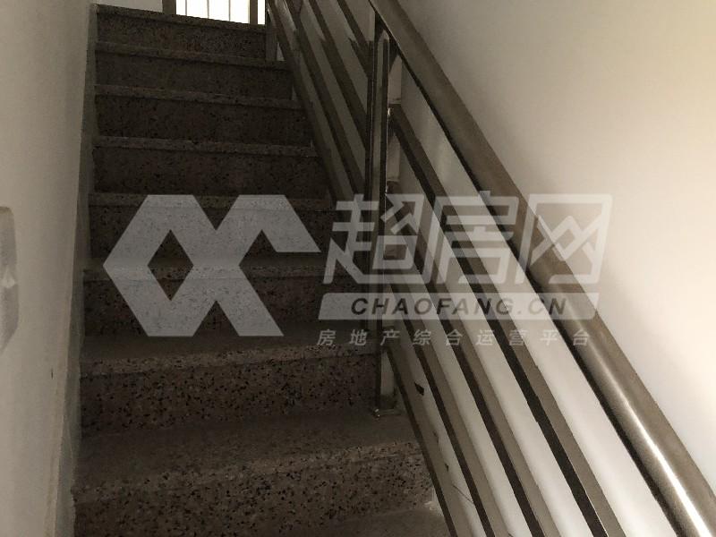 建设西二路二手房卧室