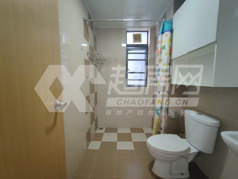 万科沁园二手房厨房及卫生间