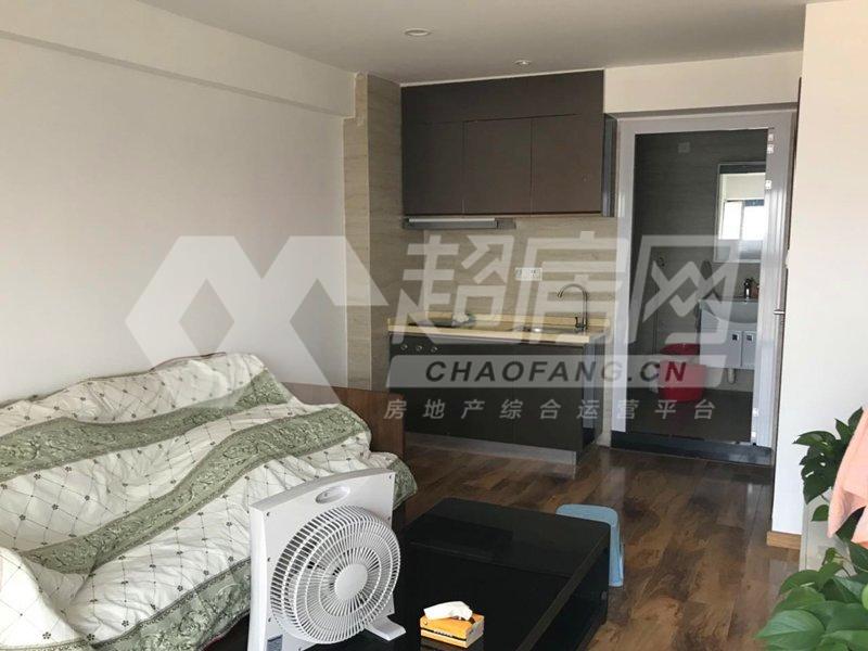 嘉德尚层二手房客厅