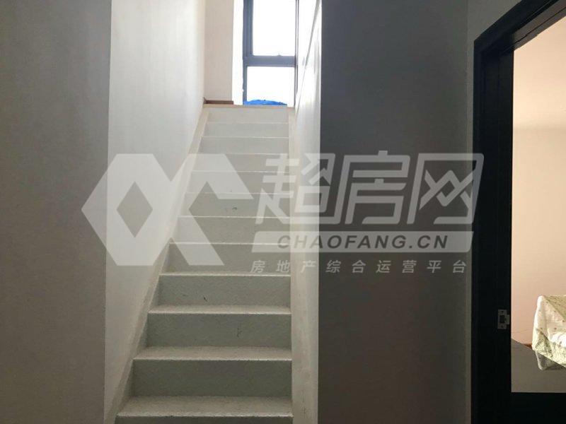 嘉德尚层二手房卧室