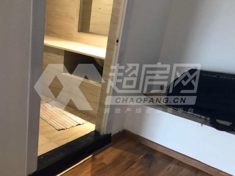 嘉德尚层二手房卧室