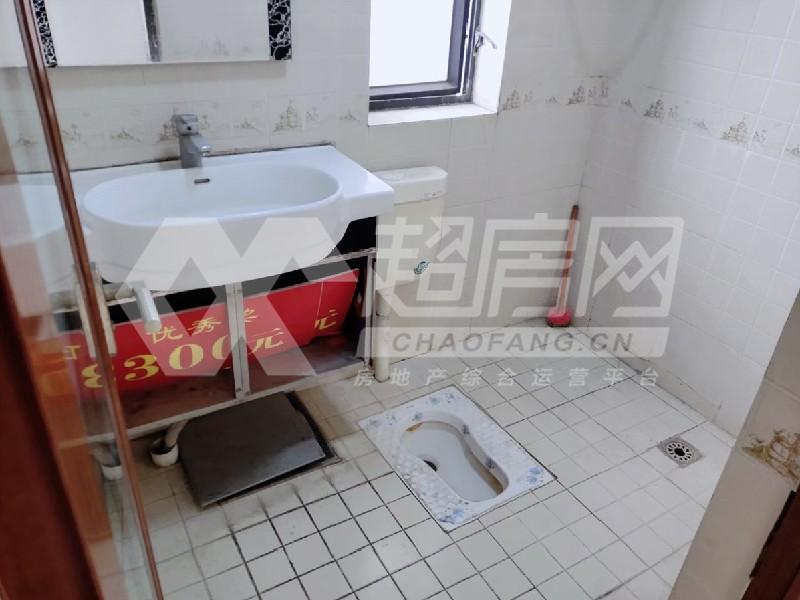 凯蓝名都出租房厨房及卫生间