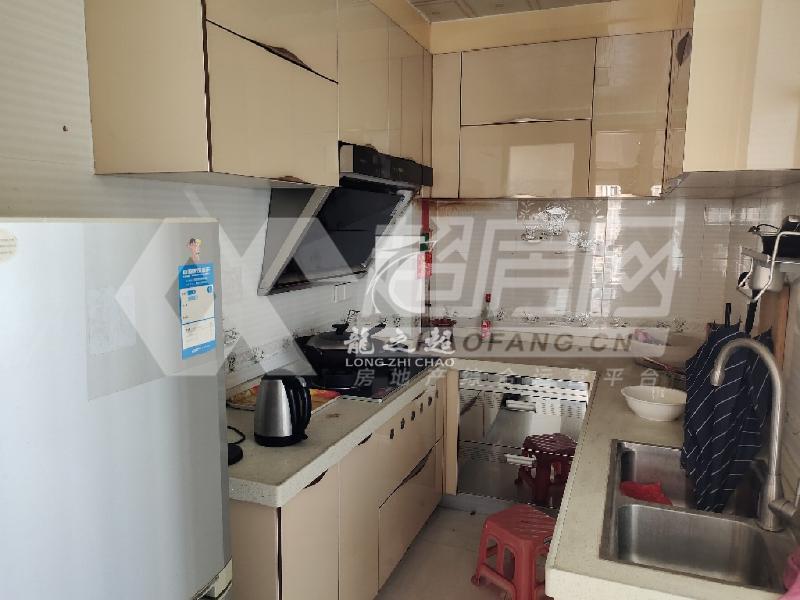 金碧新城出租房厨房及卫生间