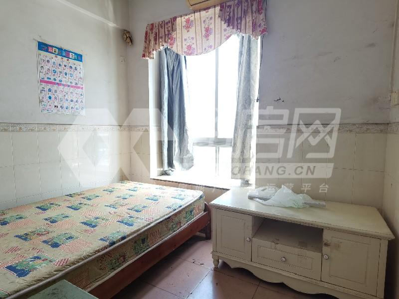 德兴启盛阁二手房卧室