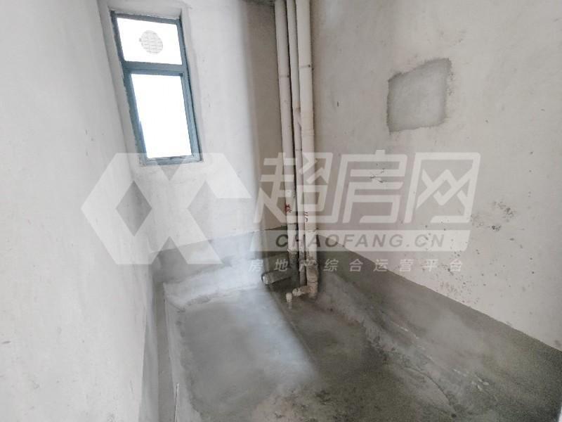 尚苑二手房厨房及卫生间