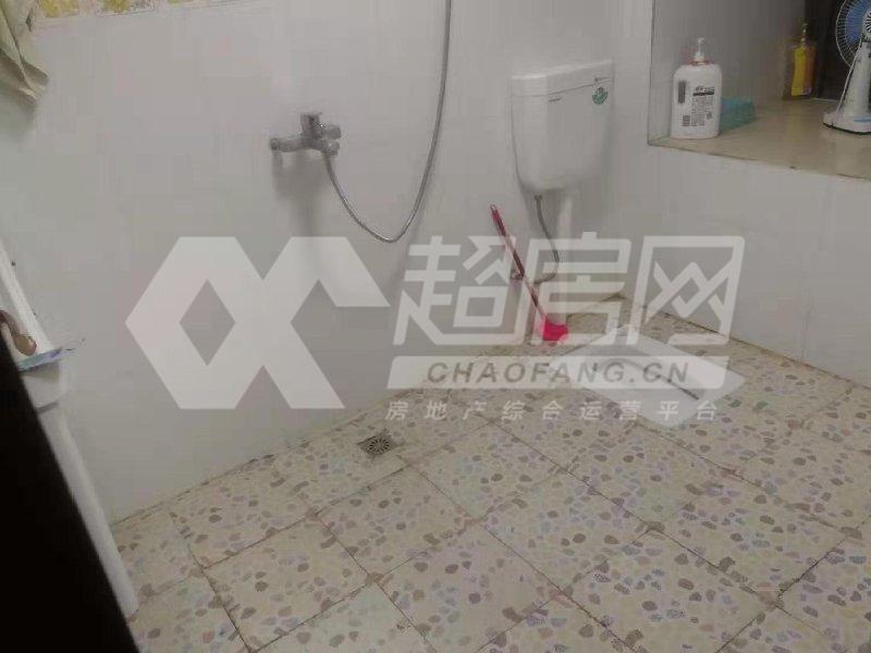 金湾豪庭二手房厨房及卫生间