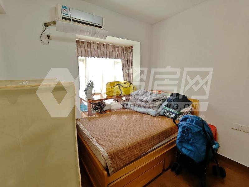 康格斯花园二手房卧室