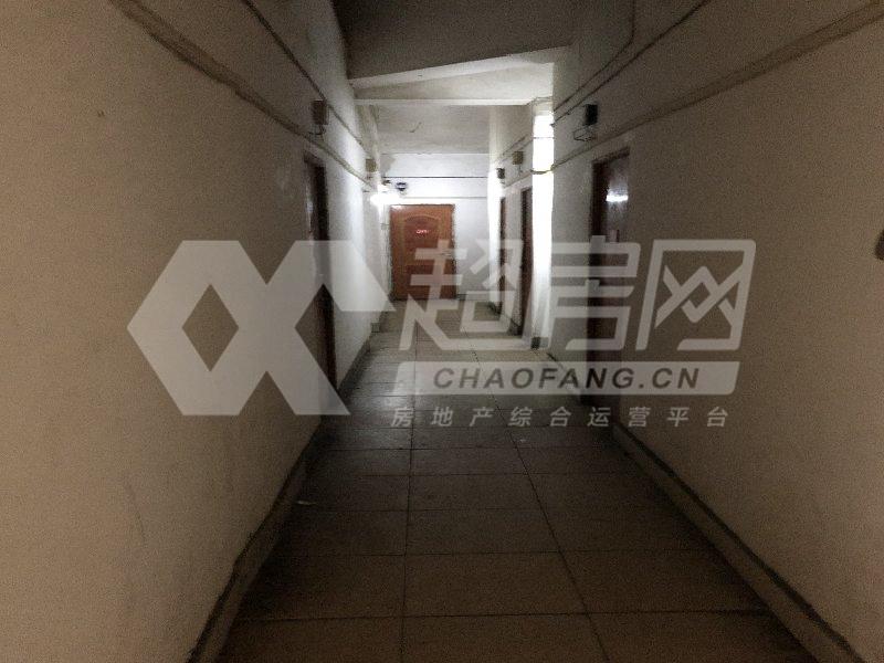 三华居委会二手房客厅