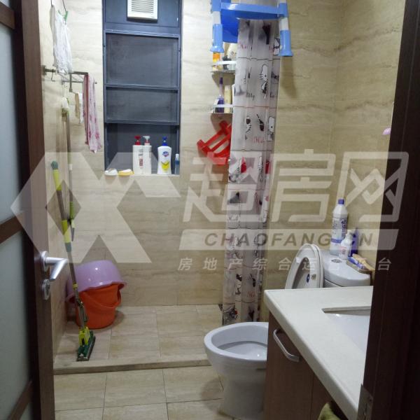 万科沁园出租房厨房及卫生间
