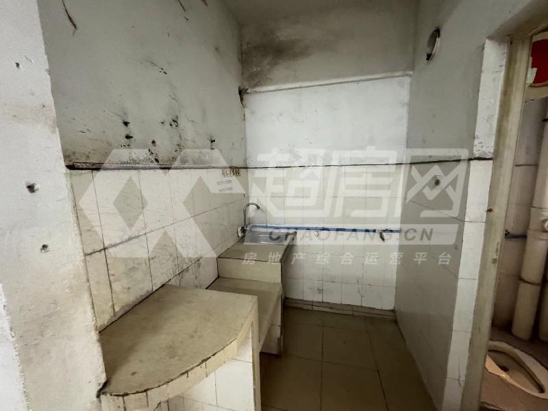 兴业园出租房厨房及卫生间