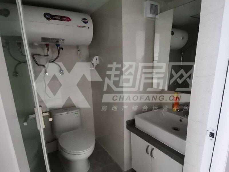 银钻广场出租房厨房及卫生间