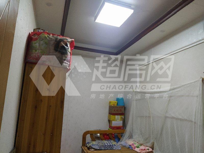 常教居委会二手房客厅