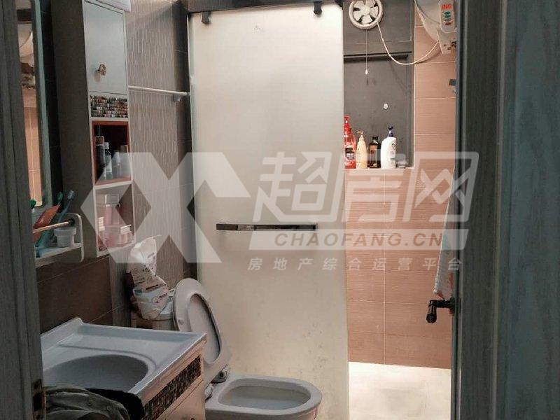 泓都名邸二手房厨房及卫生间