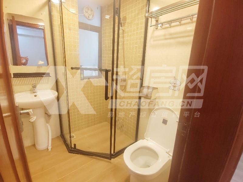 海悦新城出租房厨房及卫生间