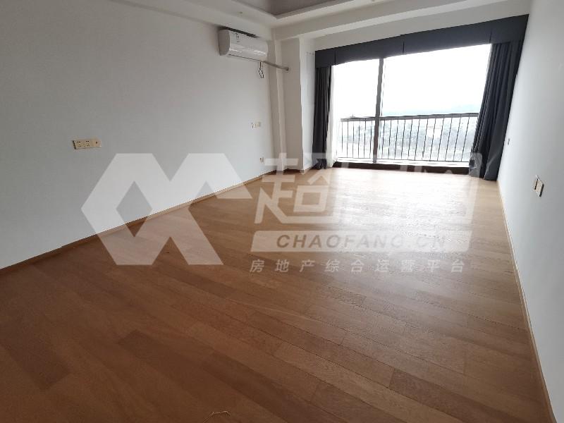 华侨城欢乐海岸广场二手房卧室