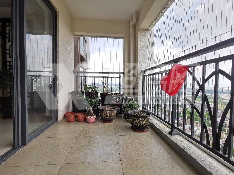 美的御海东郡二手房阳台