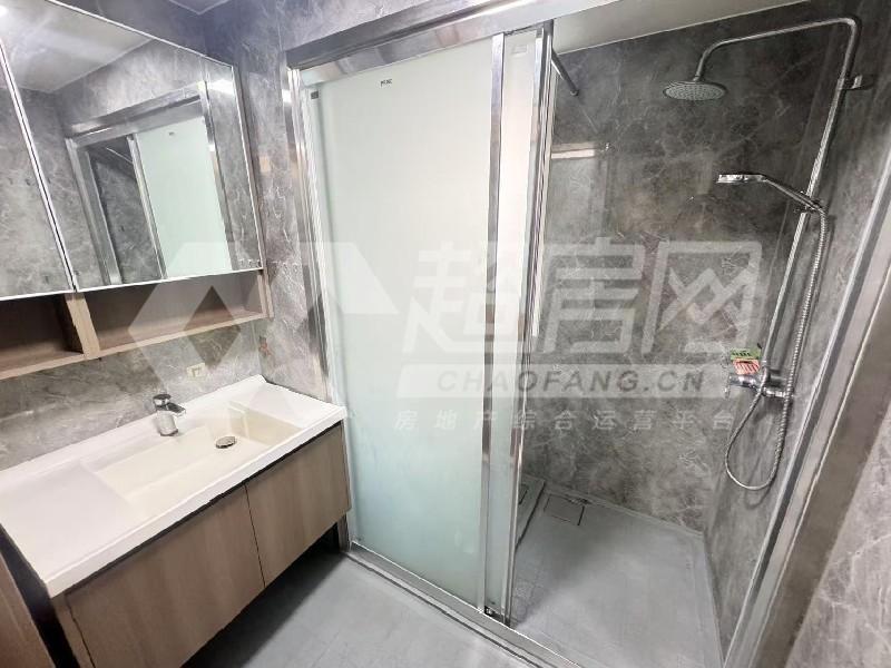 万科金域学府出租房厨房及卫生间