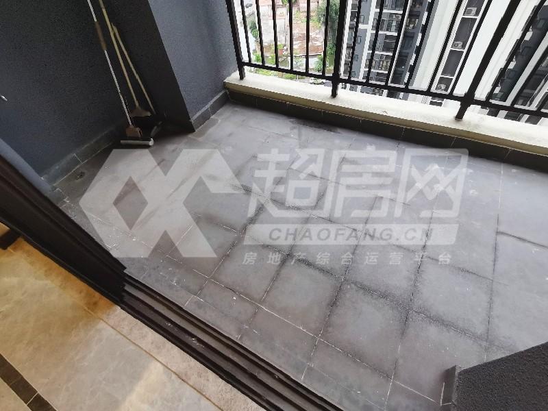 万科金域学府二手房阳台