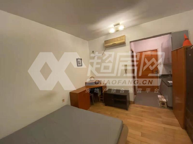 嘉仑台二手房客厅