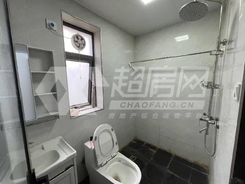 嘉信绿景花园二手房厨房及卫生间