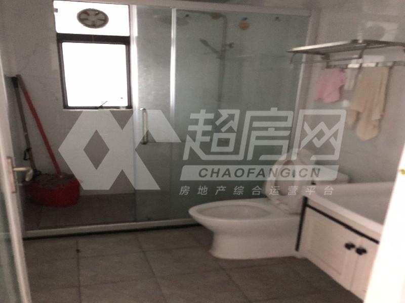 尚苑二手房厨房及卫生间