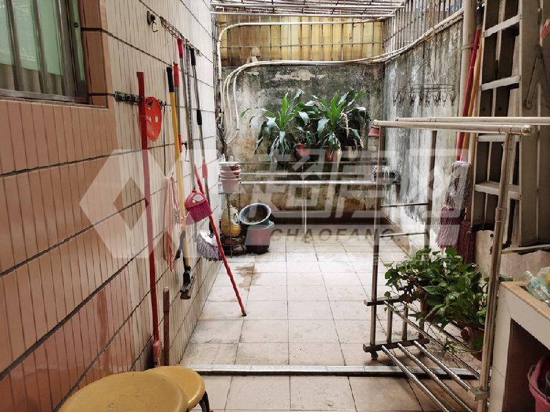 建港花园二手房阳台