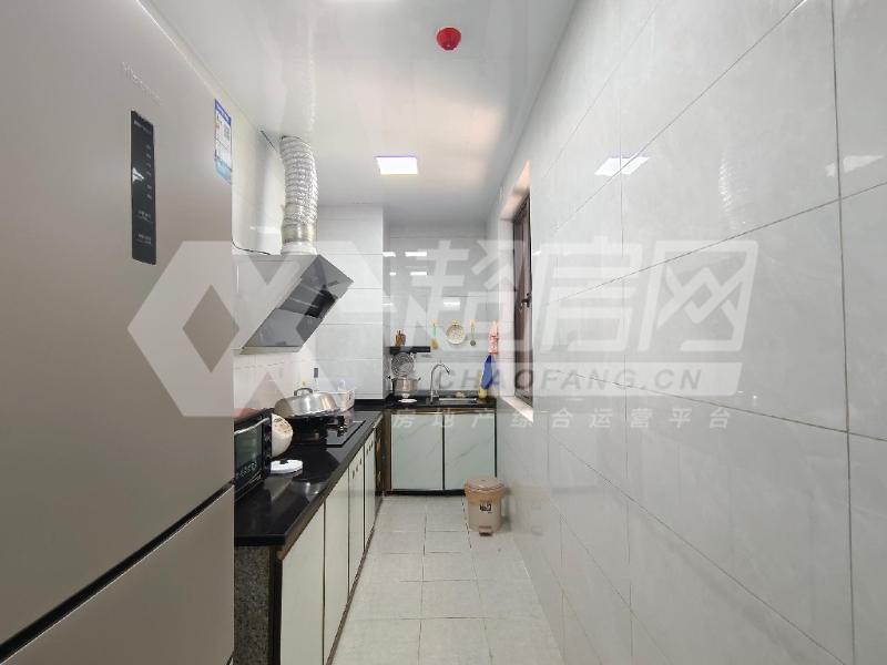 龙湖春江名城出租房厨房及卫生间