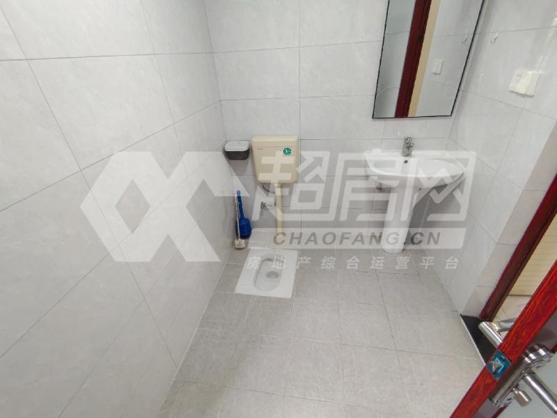 龙湖春江名城出租房厨房及卫生间