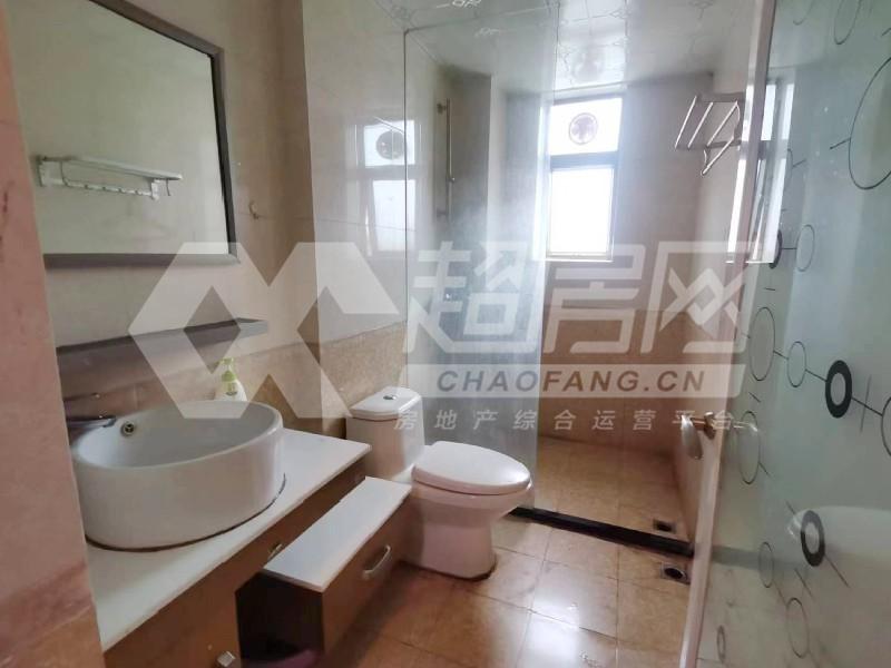 景翠名都二手房厨房及卫生间