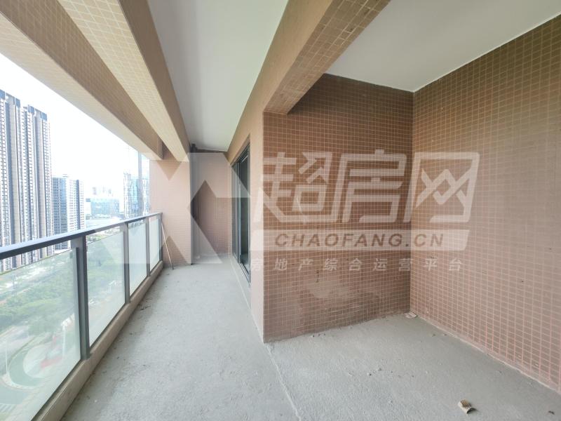 保利中悦花园二手房阳台
