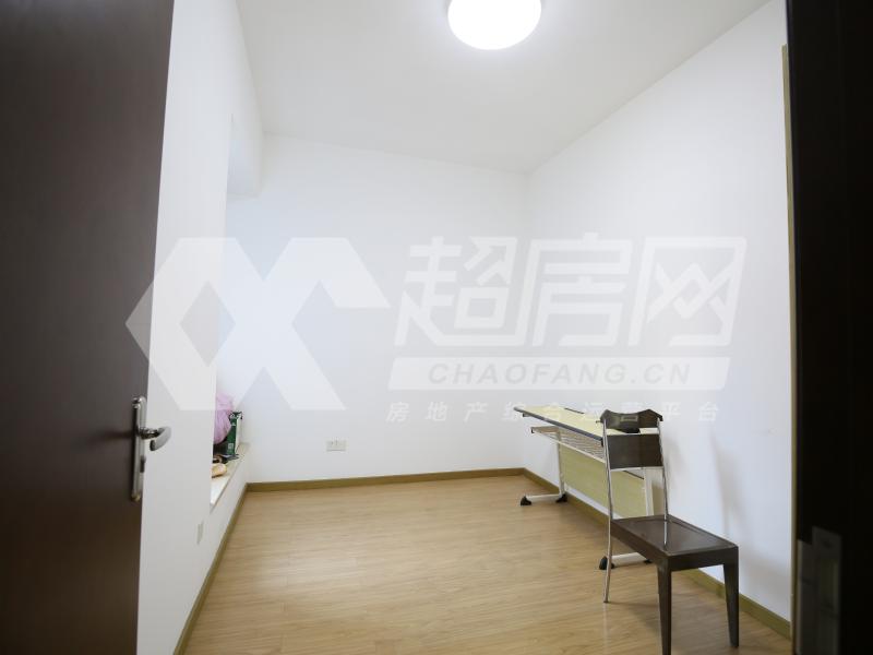 嘉信帝苑二手房卧室