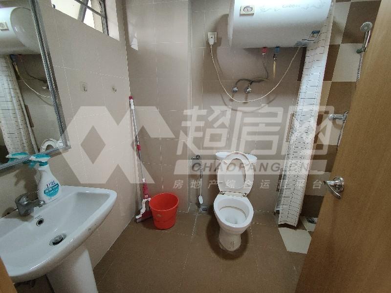 万科沁园出租房厨房及卫生间