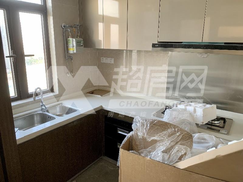 保利悦公馆二手房厨房及卫生间