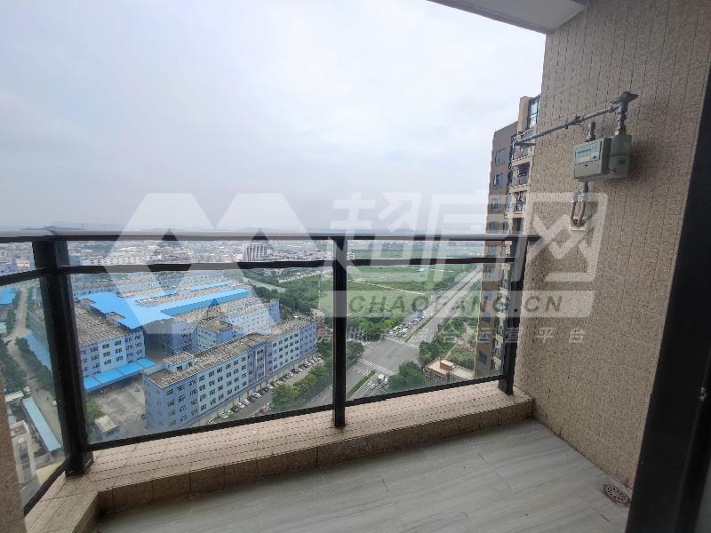 龙光玖龙府二手房阳台