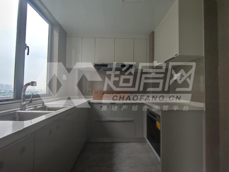 中洲府出租房厨房及卫生间