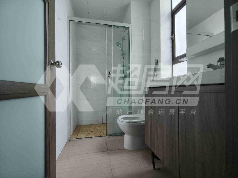 碧桂园蔚蓝苑出租房厨房及卫生间