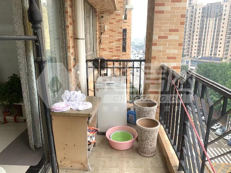 金碧新城二手房阳台