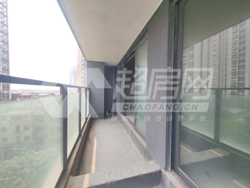 华侨城天鹅堡二手房阳台