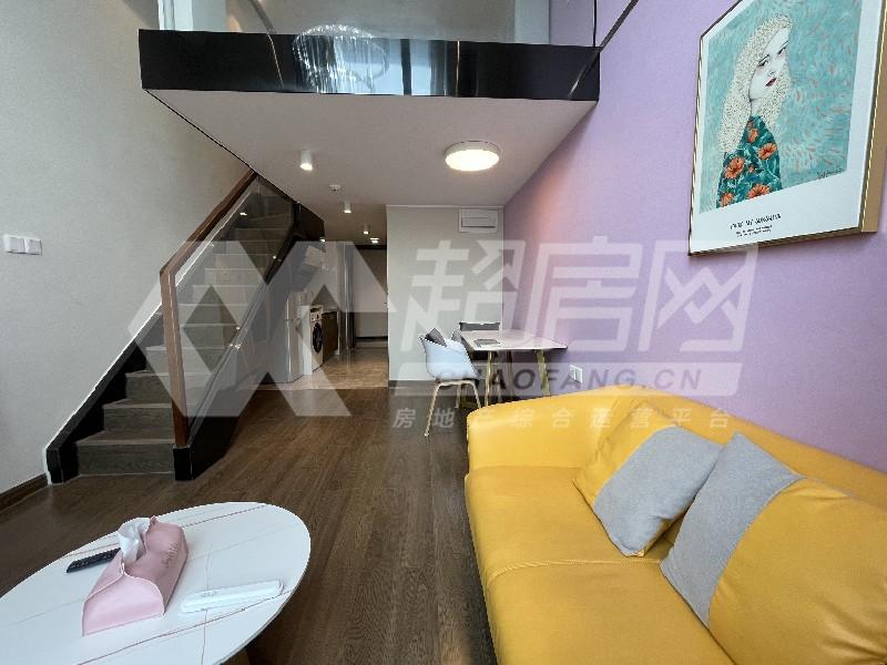 保利中悦公寓二手房客厅